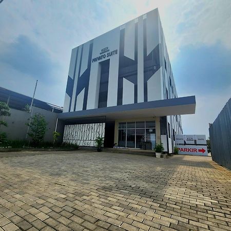 Oyo 2816 Privato Suite Kembaran Экстерьер фото