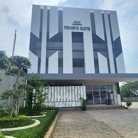 Oyo 2816 Privato Suite Kembaran Экстерьер фото
