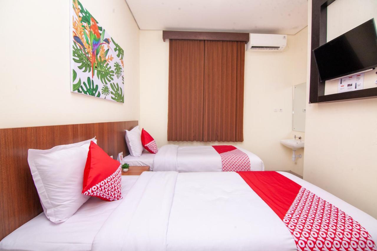Oyo 2816 Privato Suite Kembaran Экстерьер фото