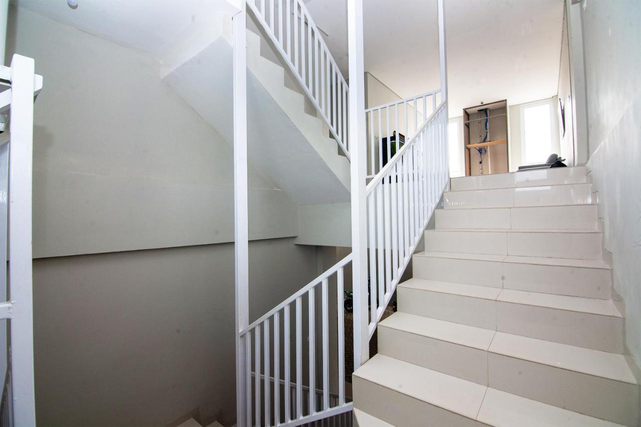 Oyo 2816 Privato Suite Kembaran Экстерьер фото
