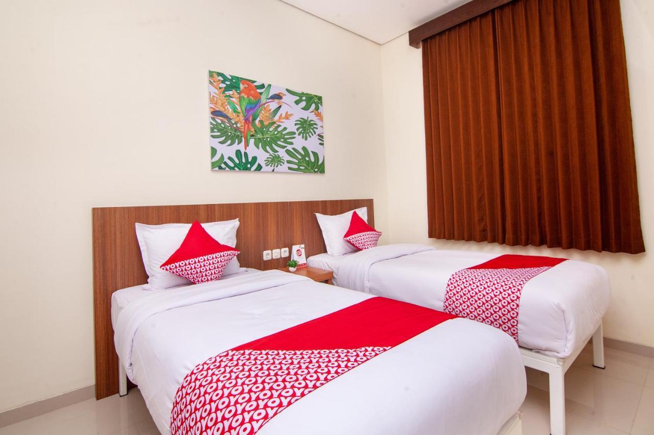 Oyo 2816 Privato Suite Kembaran Экстерьер фото