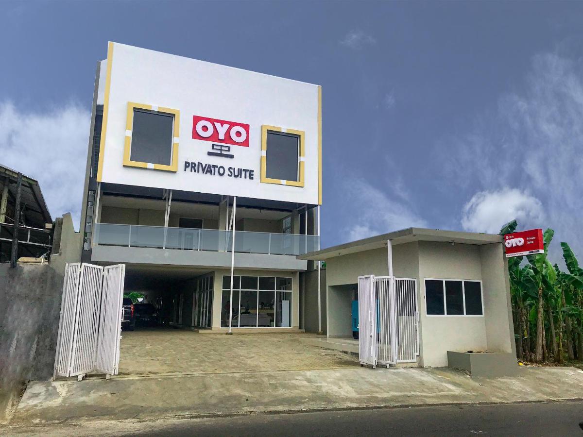 Oyo 2816 Privato Suite Kembaran Экстерьер фото